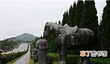 乾陵外的守墓石像没有脑袋是怎么回事？