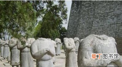 乾陵外的守墓石像没有脑袋是怎么回事？