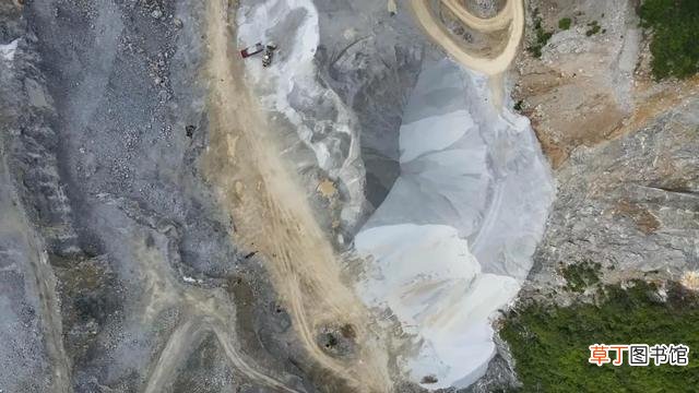 违规开采建设触目惊心 广西一世界地质公园被“开膛破肚”