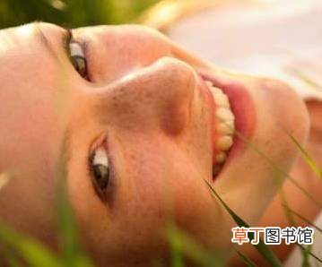 脸上长雀斑吃什么好