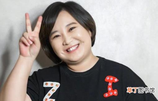 想醉倒在酒窝里 甜甜的酒窝可以后天形成哦