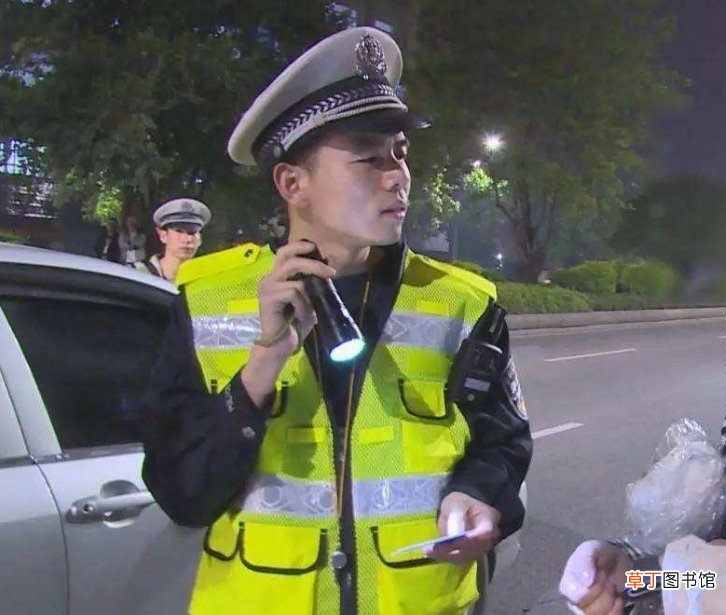 驾驶证照片要求，驾照上的照片可以换吗