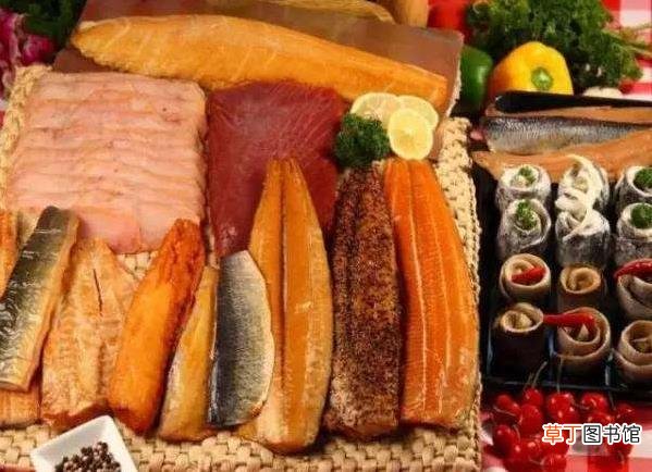 女人不想老太快，4类食物要少吃，3种美容抗衰老的食物可多吃