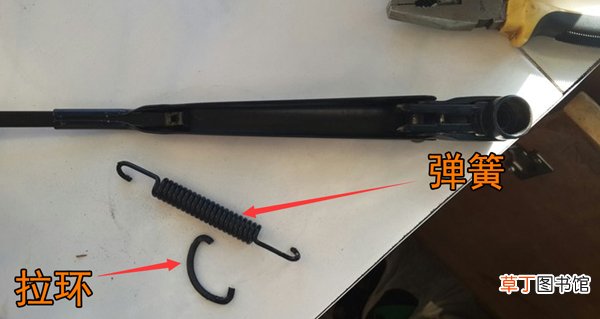 雨刮器松紧调节示意图，雨刮臂正确调整教程