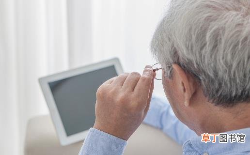 学会四个小妙招缓解老花眼不适 老花眼的注意事项
