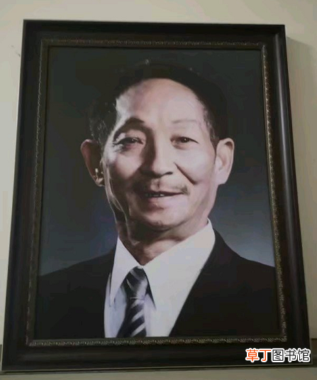 袁隆平家属致谢 夫人坐轮椅泪别袁隆平