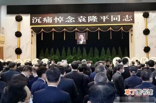 袁隆平家属致谢 夫人坐轮椅泪别袁隆平