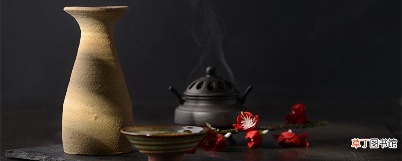 本是青灯不归客 却因浊酒留风尘意思 本是青灯不归客，却因浊酒留风尘意思是