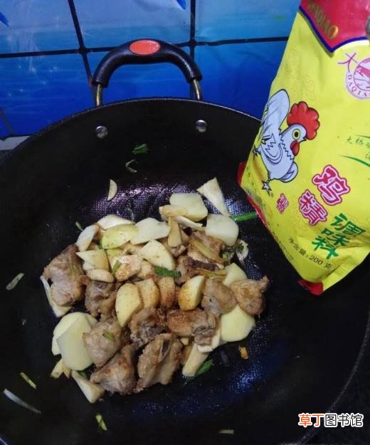 怎样做美味的鸡腿菇土豆烧排骨？