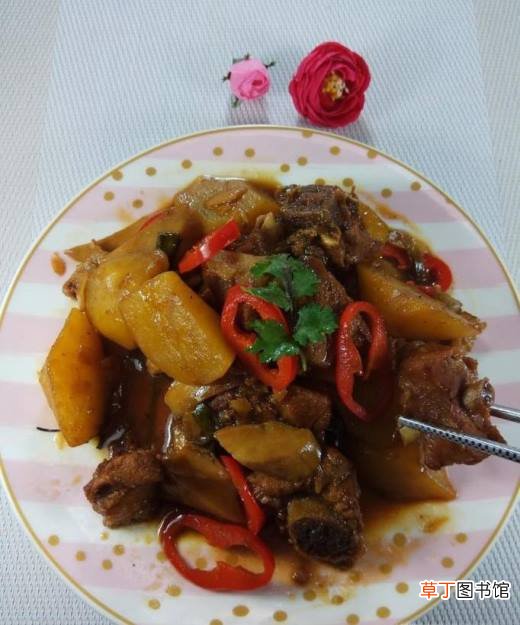 怎样做美味的鸡腿菇土豆烧排骨？