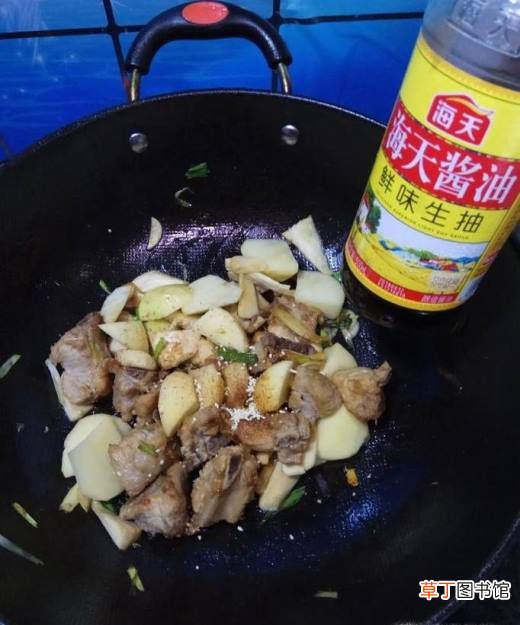 怎样做美味的鸡腿菇土豆烧排骨？