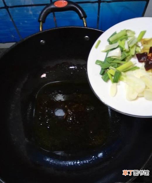 怎样做美味的鸡腿菇土豆烧排骨？