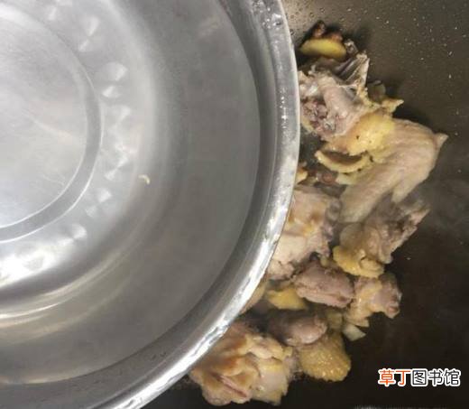 如何做卤鸡肉？