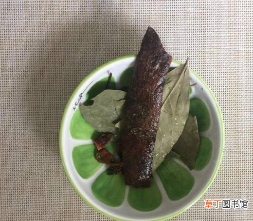 如何做卤鸡肉？