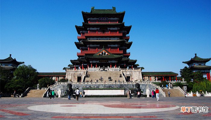 穷且益坚不坠青云之志什么意思 穷且益坚不坠青云之志的寓意