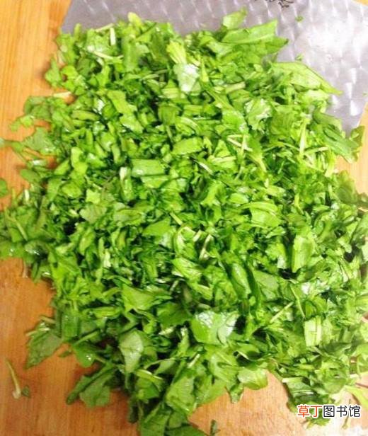 荠菜炒蘑菇片的家常做法