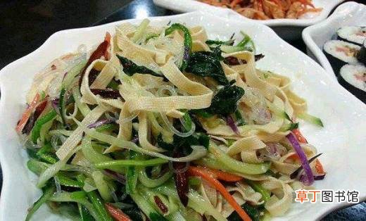 橘子凉拌蔬菜
