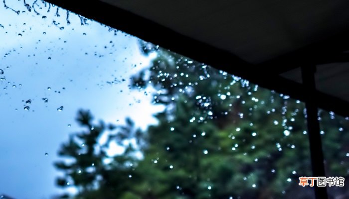 雨夜睡不着的心情短语 雨夜心情短语有哪些