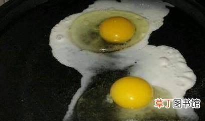 怎样用电饼铛煎鸡蛋？