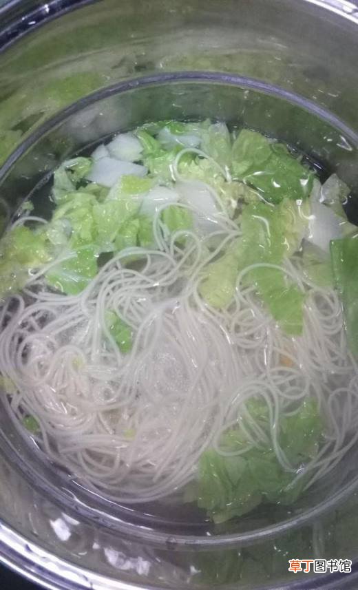 怎样做美味的白玉菇木耳蚕豆面？