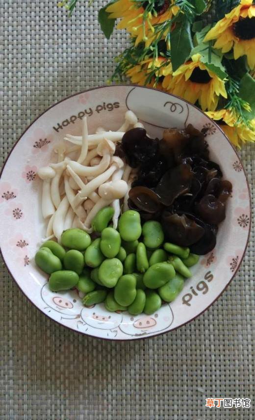 怎样做美味的白玉菇木耳蚕豆面？