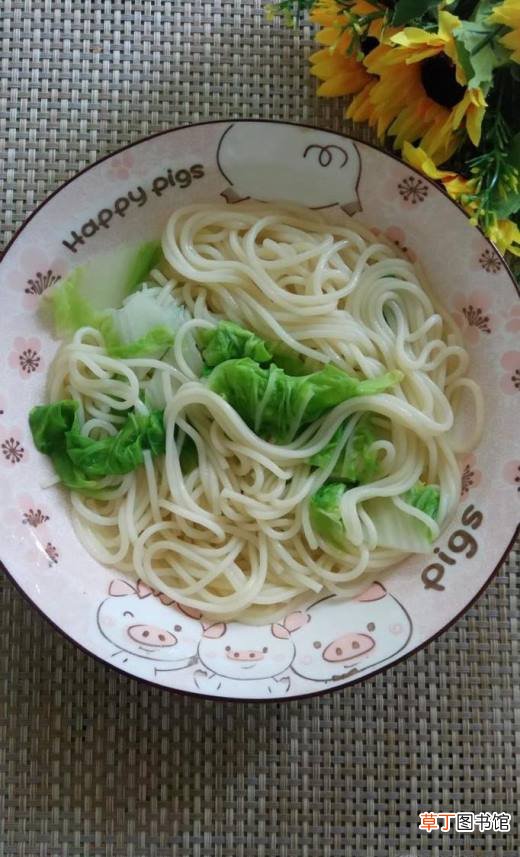 怎样做美味的白玉菇木耳蚕豆面？