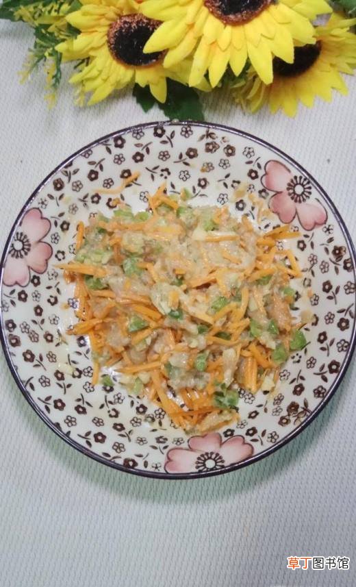 怎样做美味的胡萝卜鸡胸肉青椒圈？
