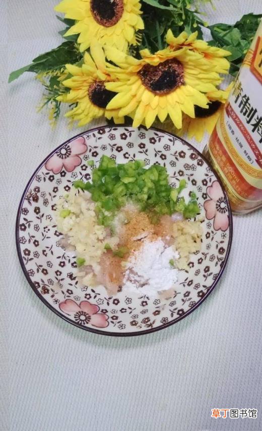怎样做美味的胡萝卜鸡胸肉青椒圈？