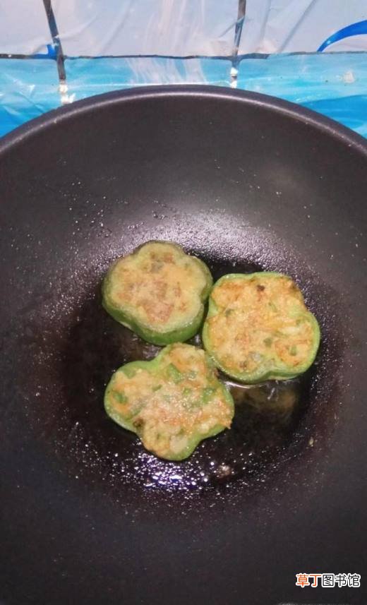 怎样做美味的胡萝卜鸡胸肉青椒圈？