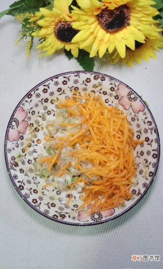 怎样做美味的胡萝卜鸡胸肉青椒圈？