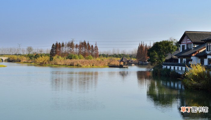 昭明台下寒烟覆,虞仲坟边碧苔封写的是常熟吗 昭明台下寒烟覆,虞仲坟边碧苔封描写的是哪里的景物