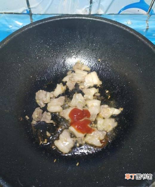 怎样做美味的黄瓜圣女果炒肉？