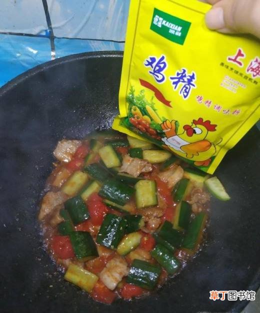 怎样做美味的黄瓜圣女果炒肉？
