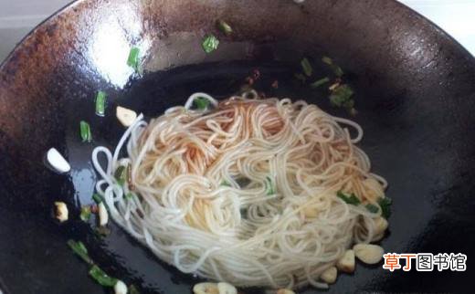 绿豆芽韭菜炒粉的家常做法