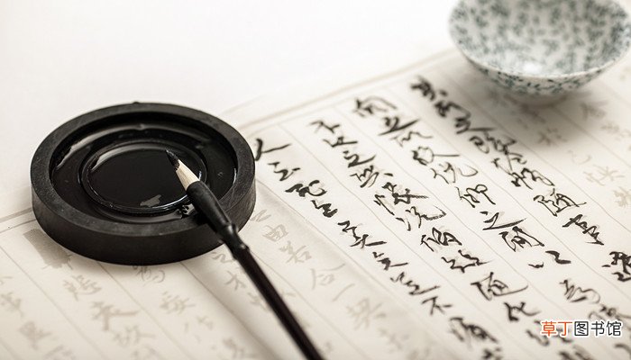 水滴滴到水里为什么是圆的 水滴为什么是圆的呢