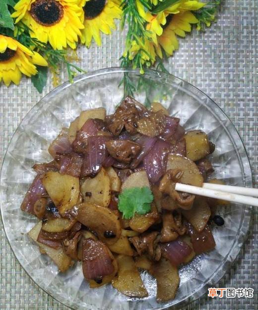怎样做美味的豆豉洋葱土豆炒大肠？