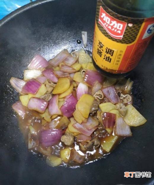 怎样做美味的豆豉洋葱土豆炒大肠？