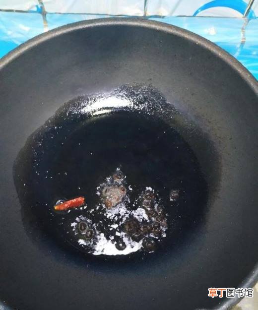 怎样做美味的豆豉洋葱土豆炒大肠？