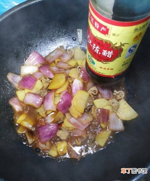 怎样做美味的豆豉洋葱土豆炒大肠？