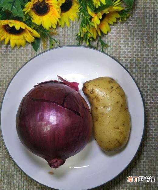 怎样做美味的豆豉洋葱土豆炒大肠？