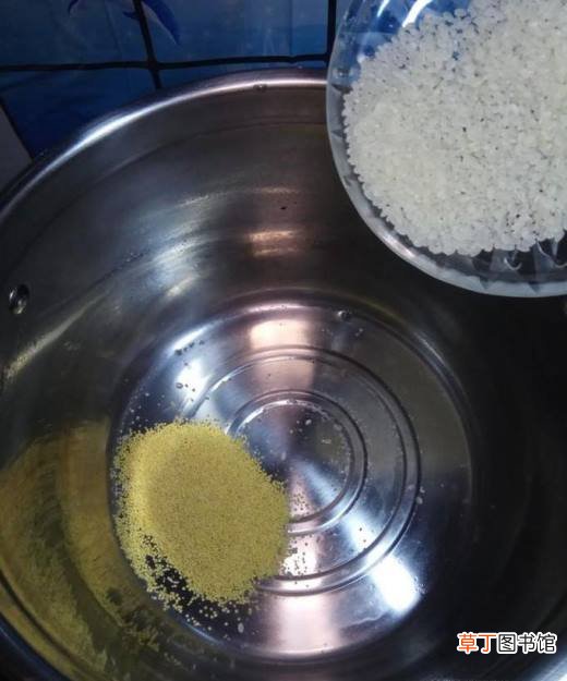 怎样做美味的桂圆红枣小米粥？