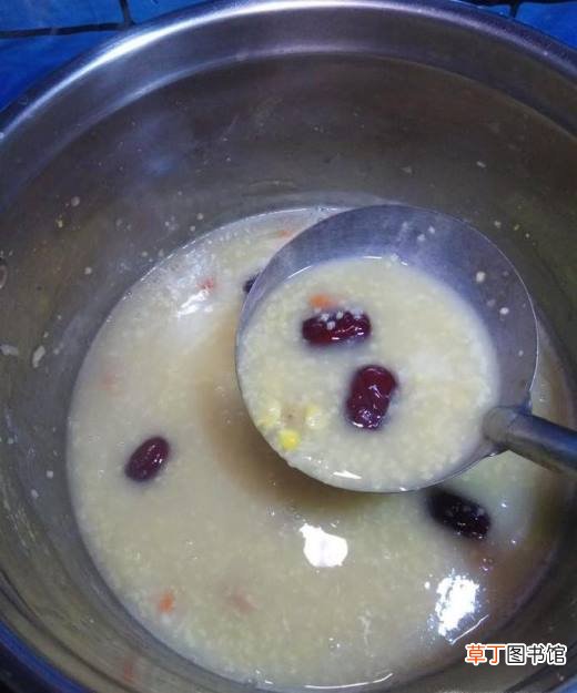 怎样做美味的桂圆红枣小米粥？