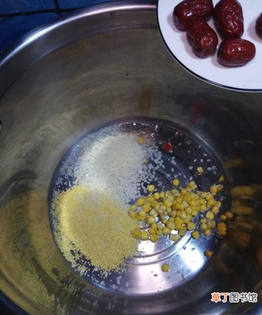 怎样做美味的桂圆红枣小米粥？