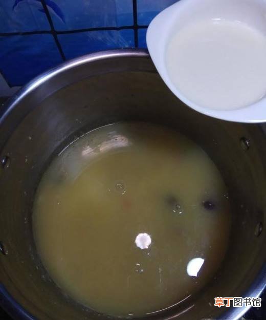 怎样做美味的桂圆红枣小米粥？