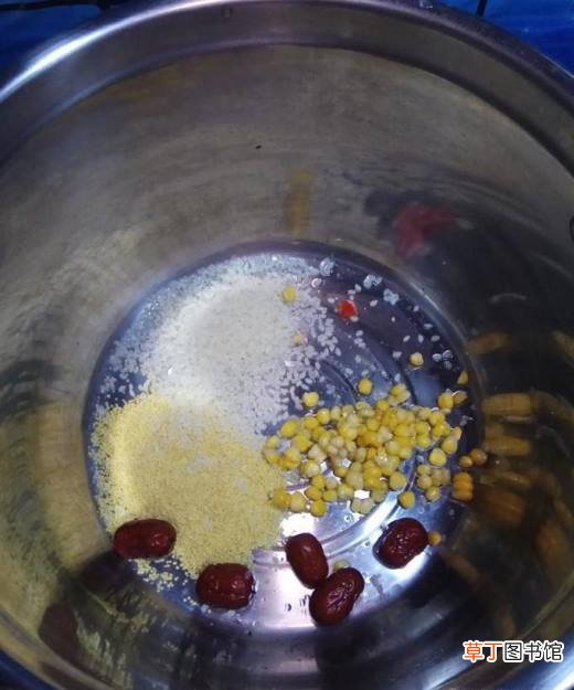 怎样做美味的桂圆红枣小米粥？