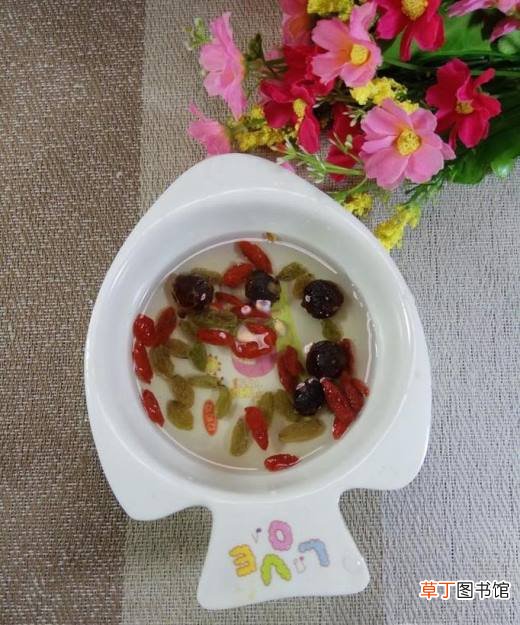 怎样做美味的桂圆红枣小米粥？