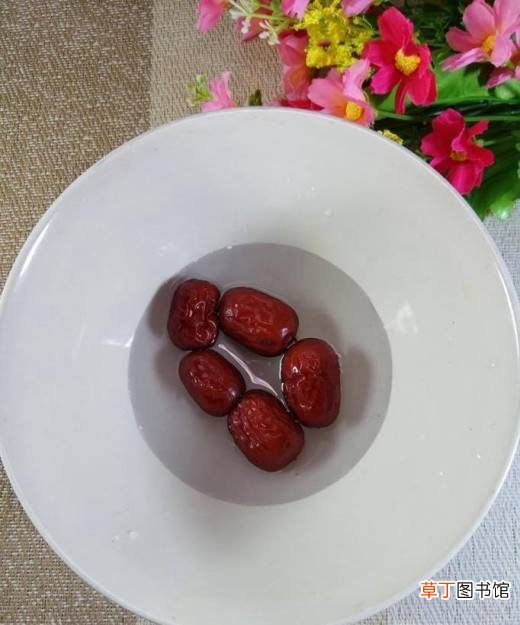 怎样做美味的桂圆红枣小米粥？
