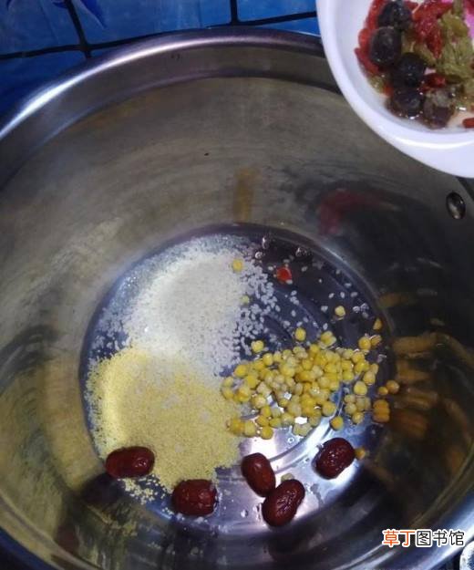 怎样做美味的桂圆红枣小米粥？