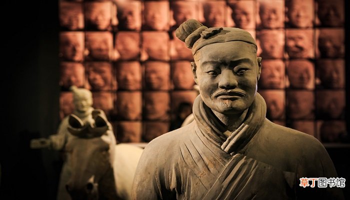 山东豪俊遂并起而亡秦族翻译 山东豪俊遂并起而亡秦族矣的意思 山东豪俊遂并起而亡秦族翻译亡的意思