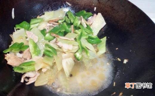 莴笋青椒炒肉片的家常做法